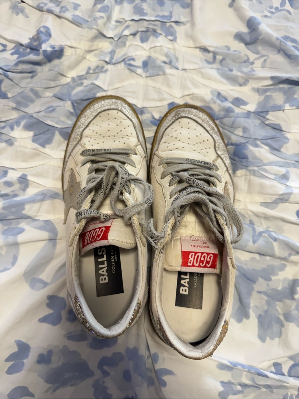 Golden Goose Cream & Silver Superstar Low-Top Sneakers with Gold Soles - Picture 8 of 9